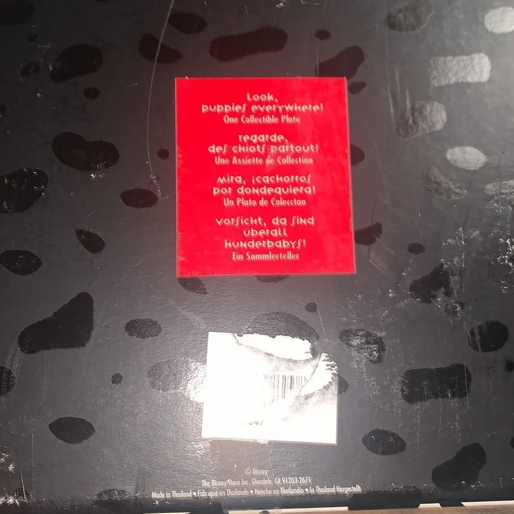 Disney 101 Dalmatians Look, Puppies Everywhere! Limited Edition Relief Plate